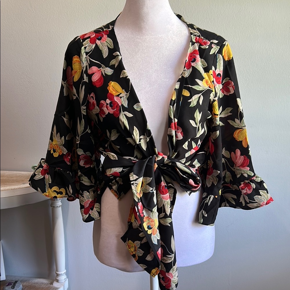 [Rêveuse] Floral Black Wrap Top - NWT